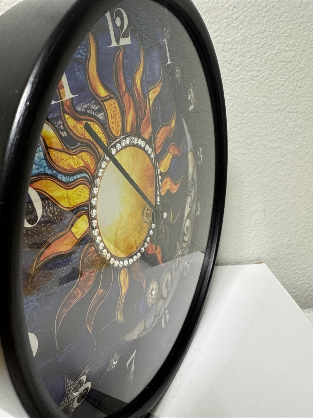 🌞🌙 Blinged Sun & Moon Stained Glass Wall Clock – Celestial Glam for Your Home - Picture 7 of 8